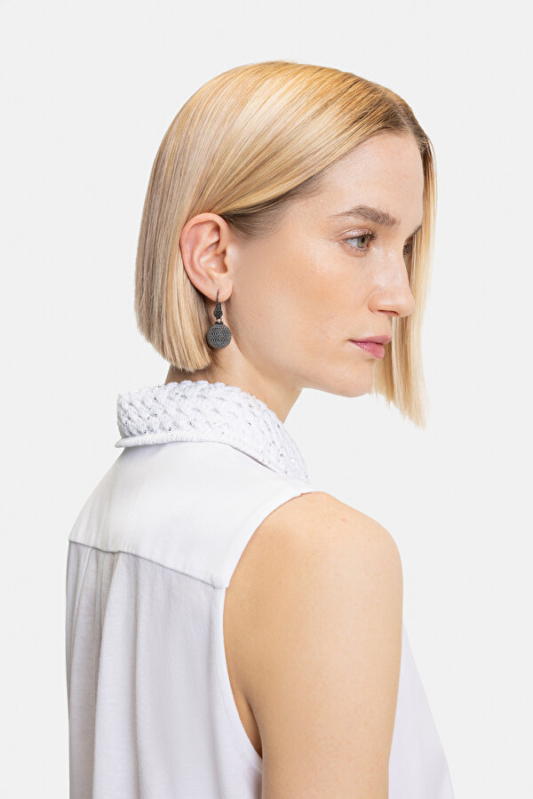 WHITE SLEEVELESS SHIRT 7