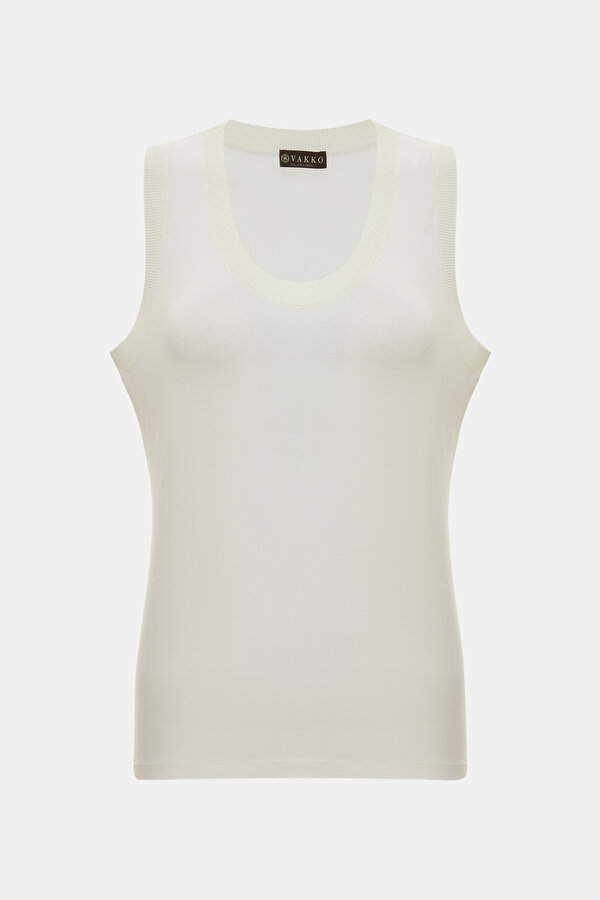 WHITE CLEAVAGE SLEEVELESS TSHIRT