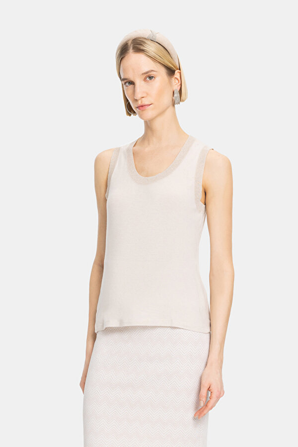 BEIGE CLEAVAGE SLEEVELESS TSHIRT