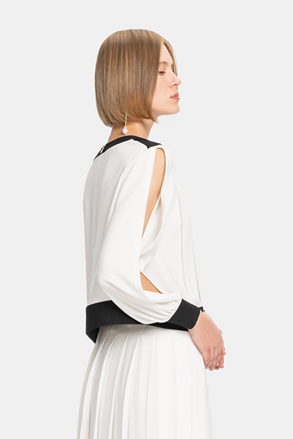 BLACK BASIC / ROUND NECKLINE LONG SLEEVE BLOUSE 2