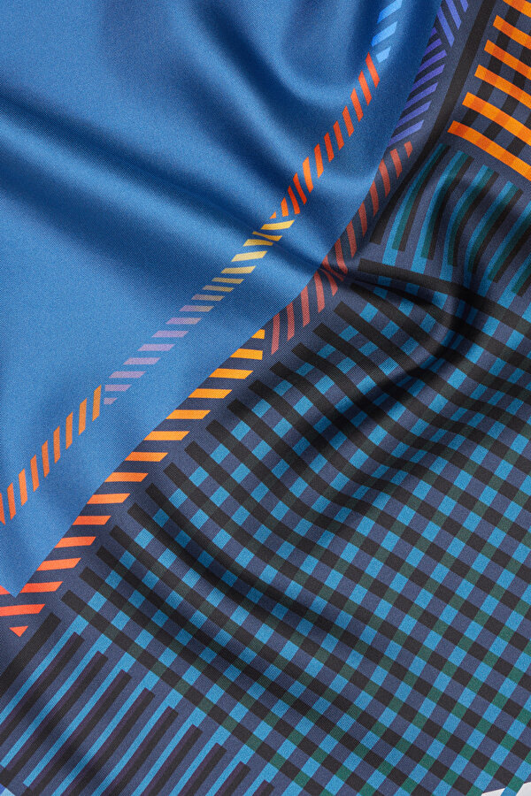 GEOMETRİK DESENLİ TWILL İPEK EŞARP 2