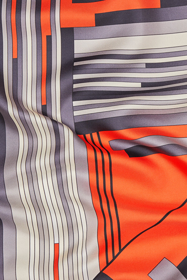 GEOMETRİK DESENLİ TWILL İPEK EŞARP 2