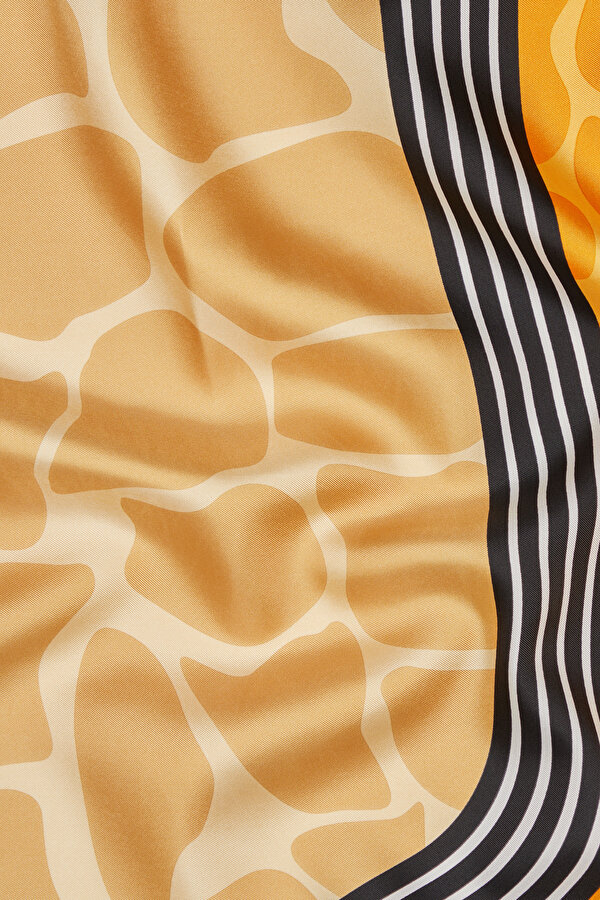 GEOMETRİK DESENLİ TWILL İPEK EŞARP 2