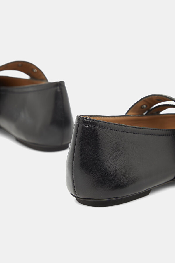 BLACK FLAT SHOES 6