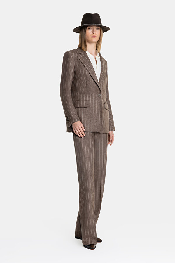 BEIGE TROUSERS