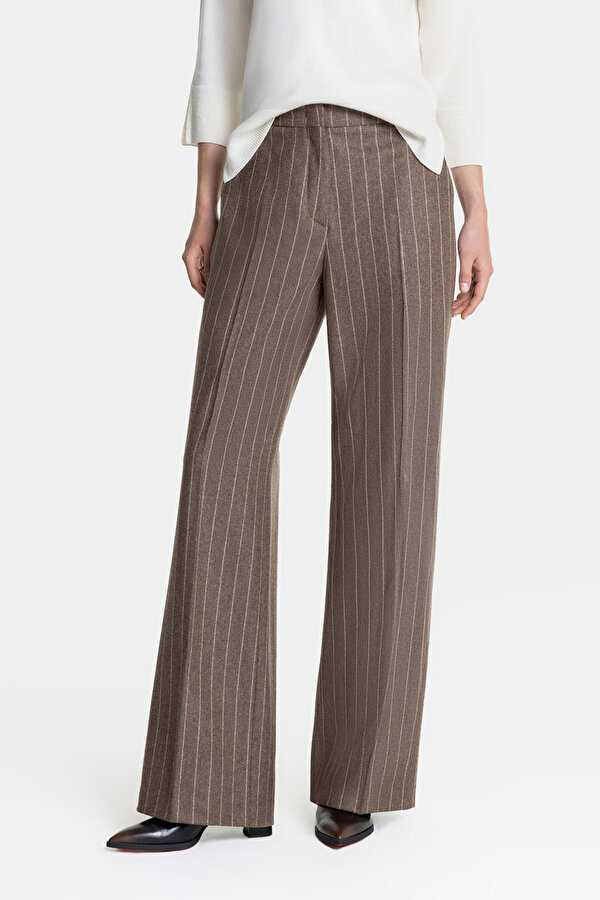 BEIGE TROUSERS 2