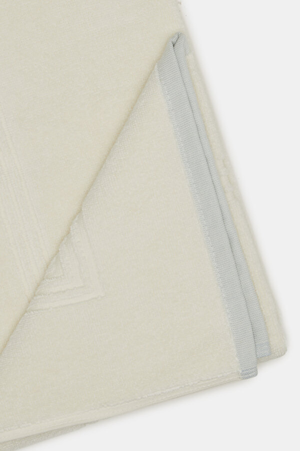 TOWEL 2