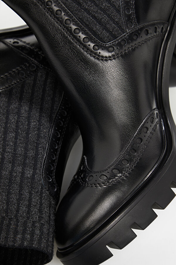 BLACK LEATHER BOOT 6
