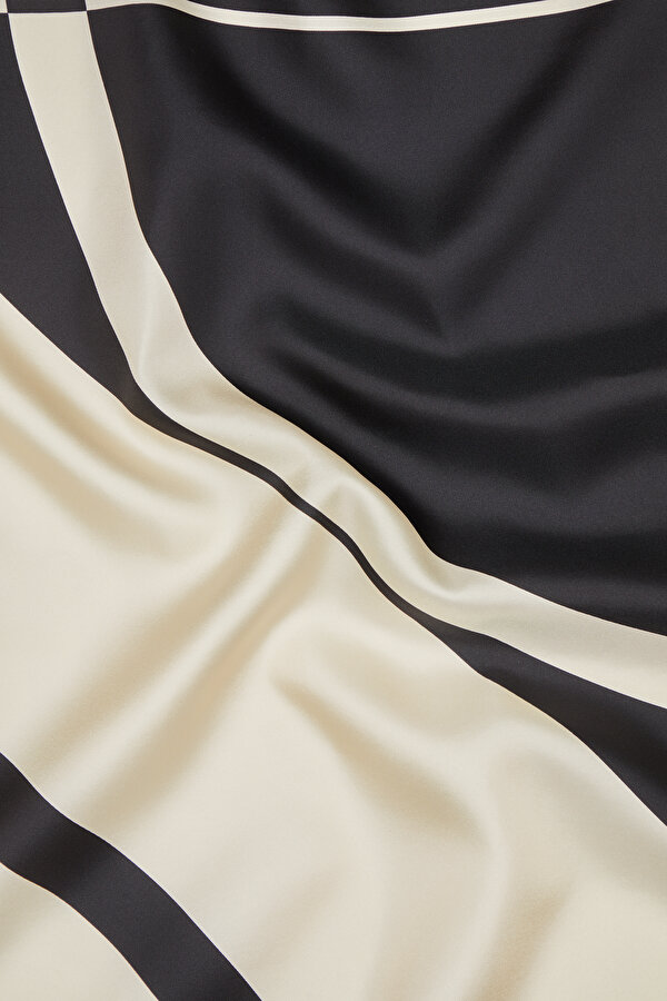 GEOMETRİK DESENLİ TWILL İPEK EŞARP 2
