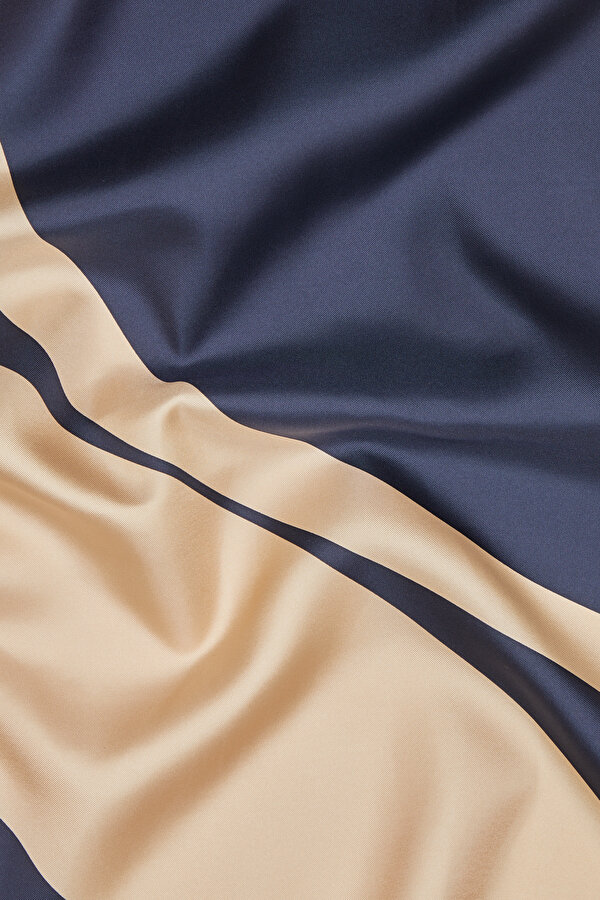 GEOMETRİK DESENLİ TWILL İPEK EŞARP 2
