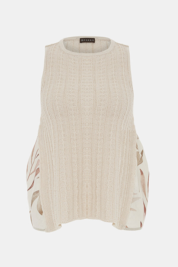 BEIGE BASIC / ROUND NECKLINE SLEEVELESS BLOUSE