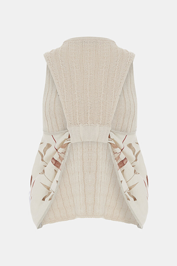 BEIGE BASIC / ROUND NECKLINE SLEEVELESS BLOUSE 2