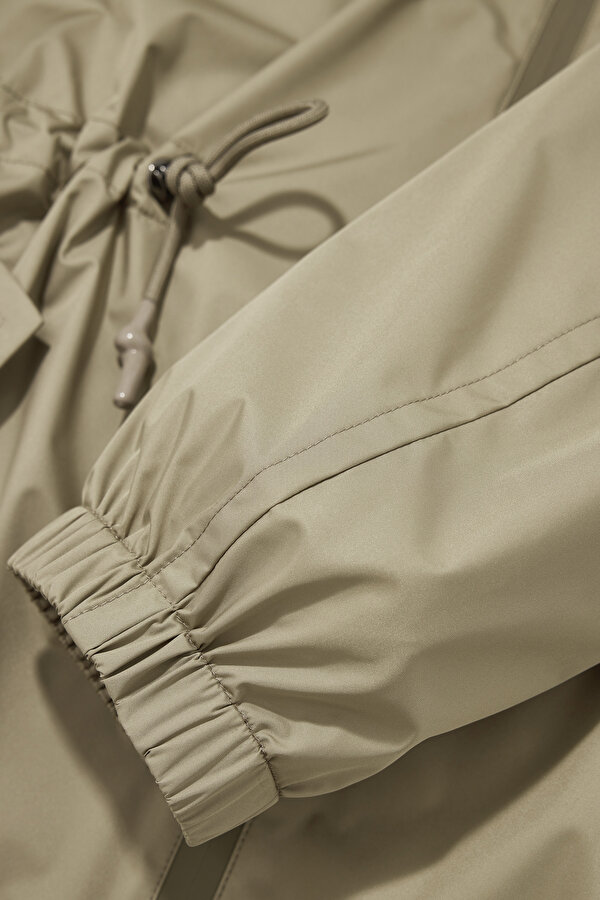 KHAKI COAT 12