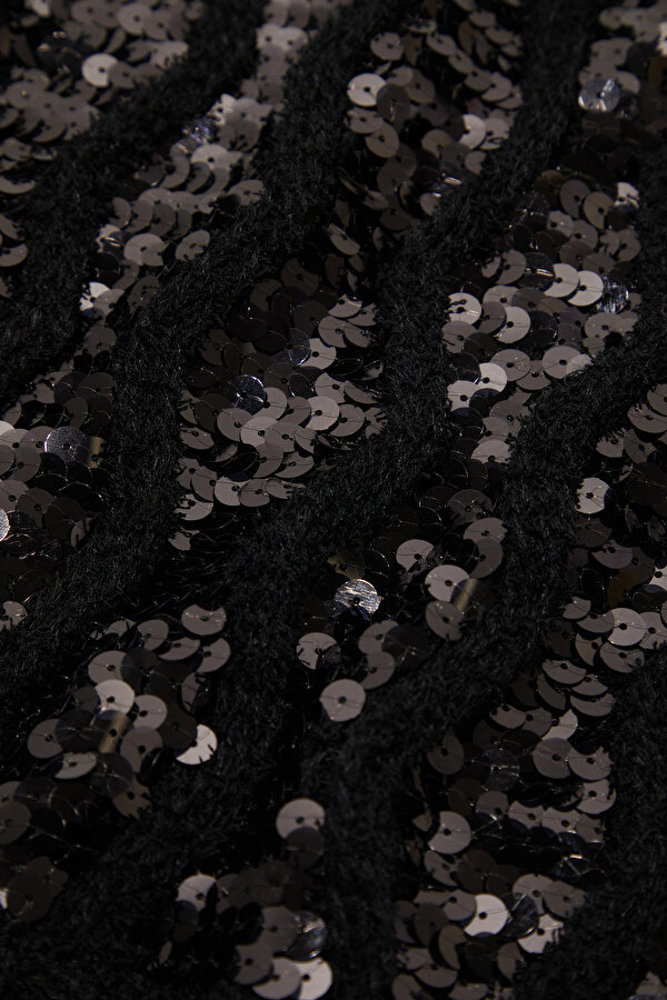 BLACK BASIC / ROUND NECKLINE 11