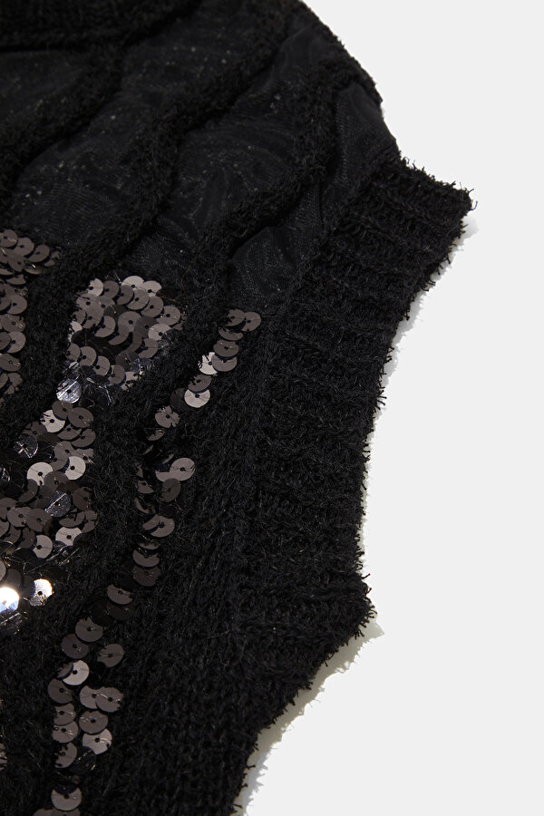 BLACK BASIC / ROUND NECKLINE 12