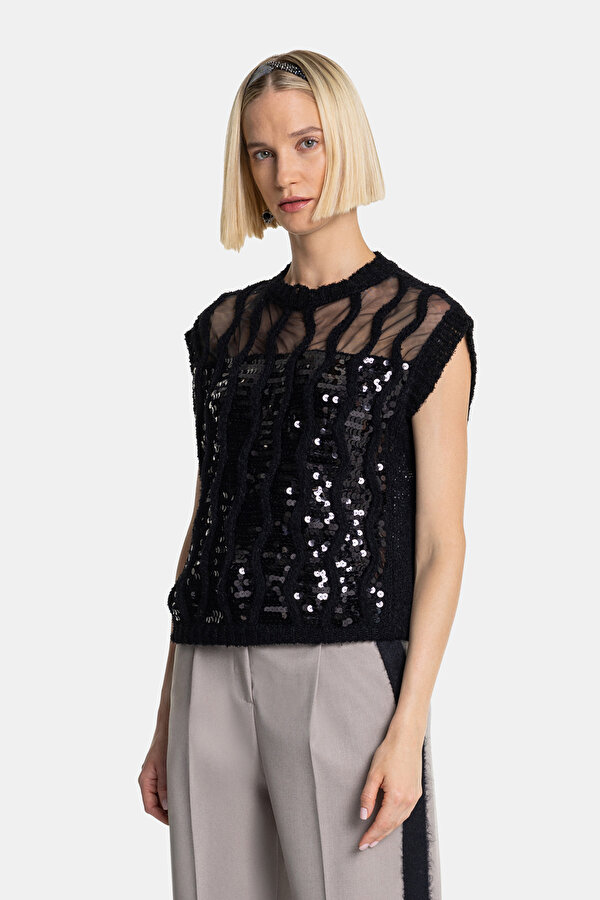 BLACK BASIC / ROUND NECKLINE