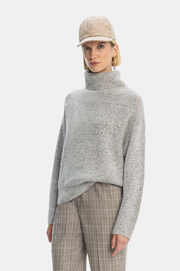 GREY UPRIGHT COLLAR TRICOT