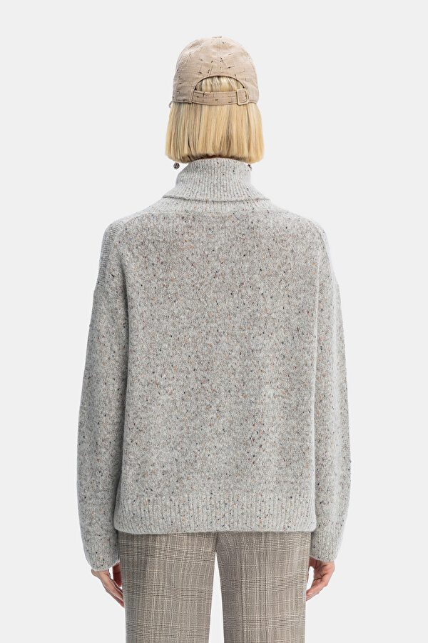 GREY UPRIGHT COLLAR TRICOT 2