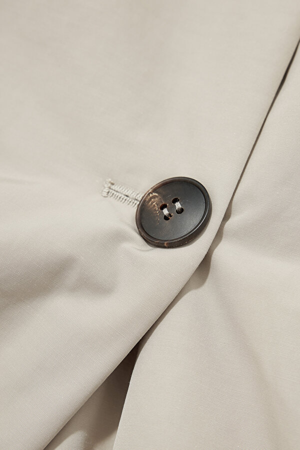 BEIGE COAT 11