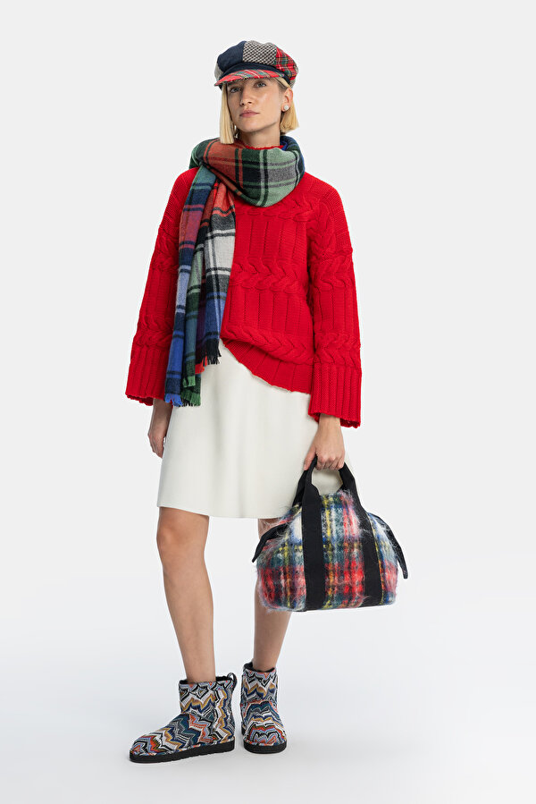 RED UPRIGHT COLLAR