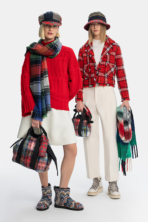 RED UPRIGHT COLLAR 7