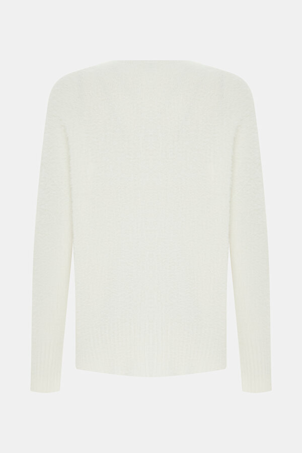 ECRU V NECK 2