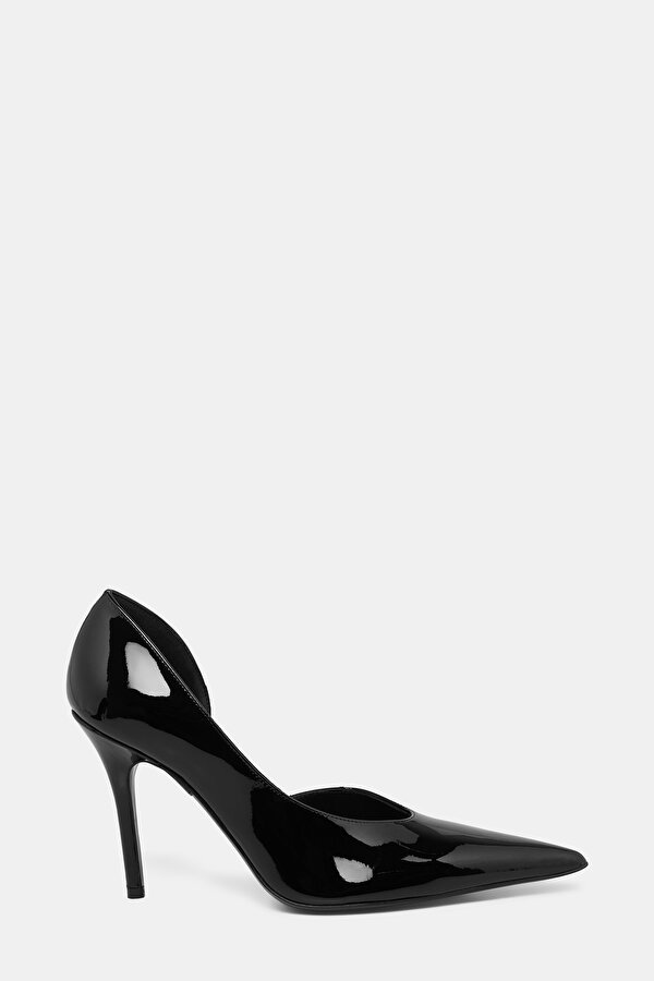BLACK SHOE