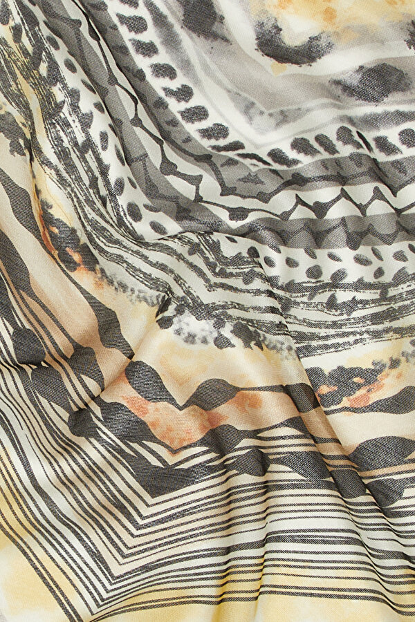 BLACK GEOMETRIC DESIGN WOOL/SILK SHAWL 2