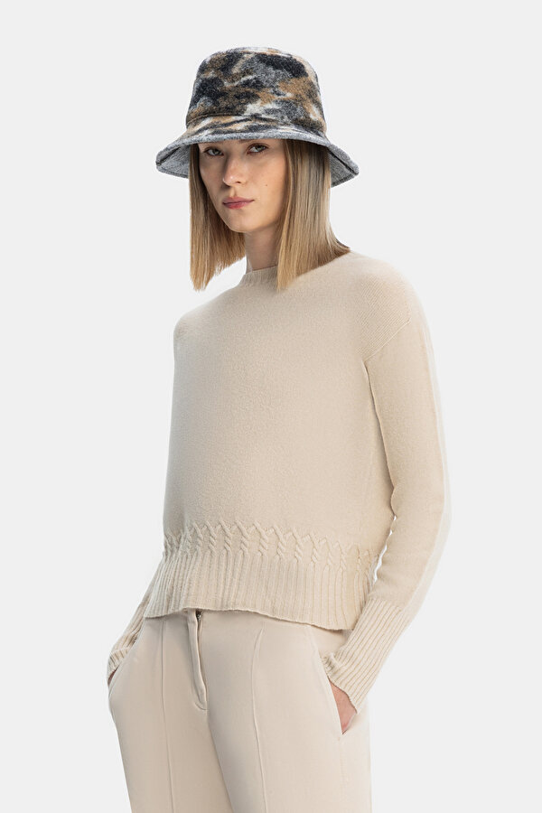 BEIGE BASIC / ROUND NECKLINE