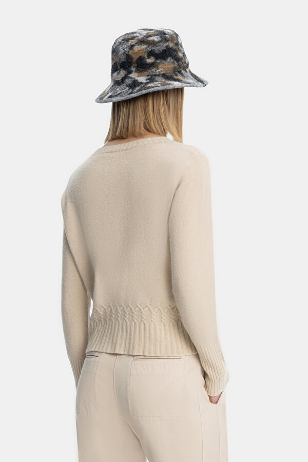 BEIGE BASIC / ROUND NECKLINE 2