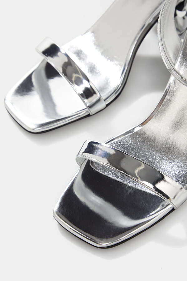 SILVER SHOES 6