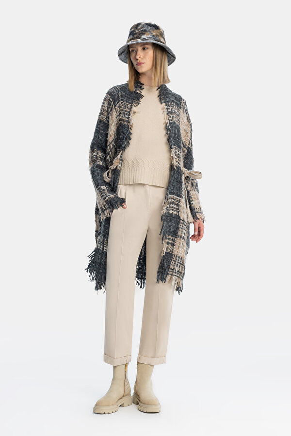BEIGE TROUSERS