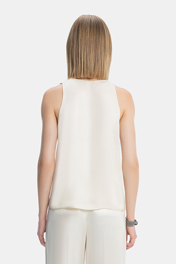 ECRU CLEAVAGE SLEEVELESS BLOUSE 2