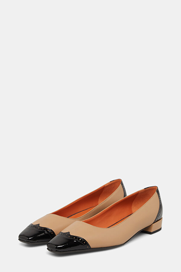 BLACK PATENT LEATHER SHOE 2