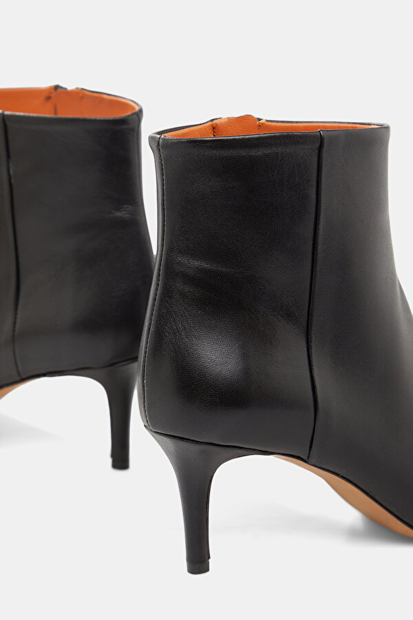 BLACK LEATHER BOOT 6