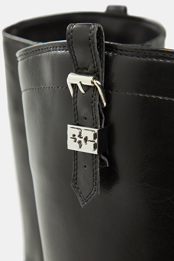 BLACK BOOT 7
