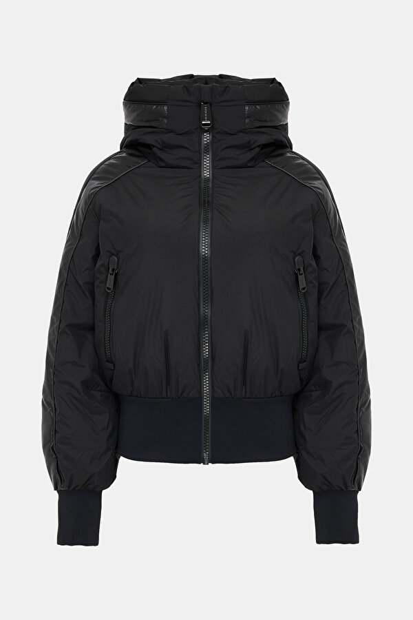 BLACK COAT