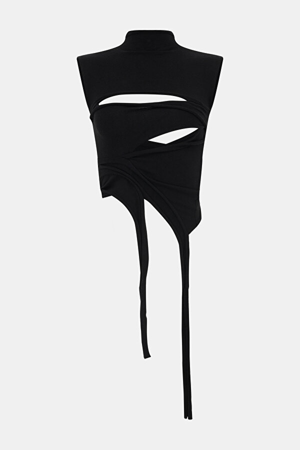 BLACK SLEEVELESS BLOUSE