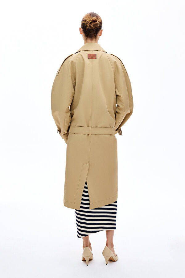 BEIGE TRENCH COAT 2