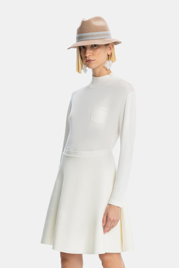 ECRU UPRIGHT COLLAR TRICOT
