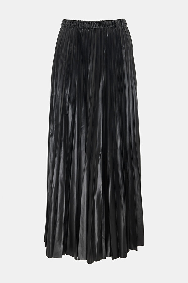 BLACK PLEATED SKIRT