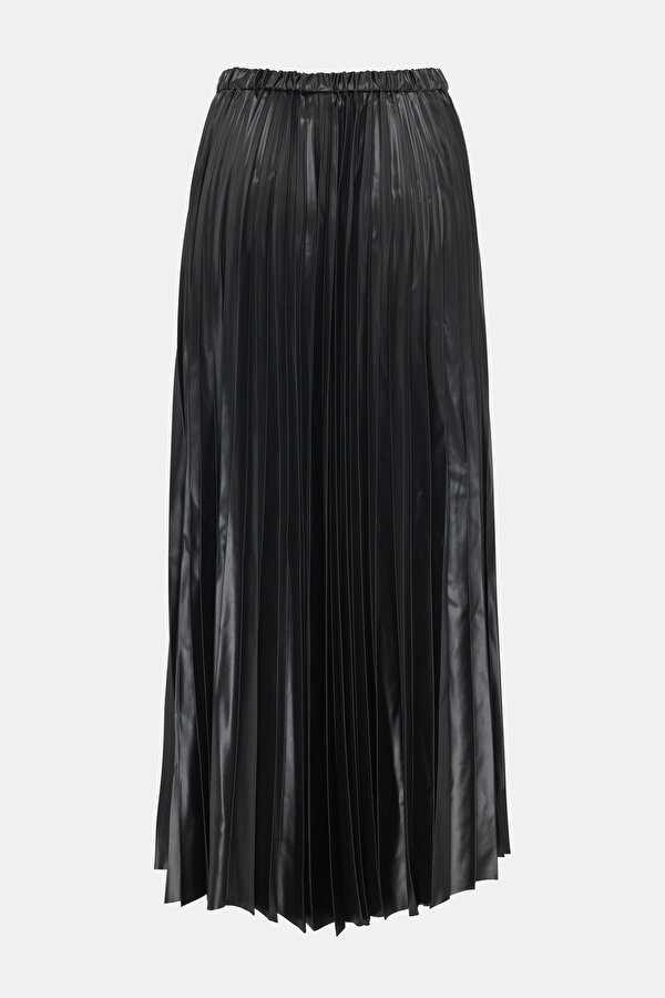 BLACK PLEATED SKIRT 2