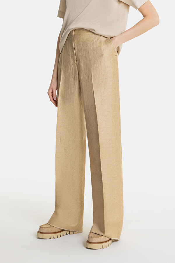 BEIGE TROUSERS 2