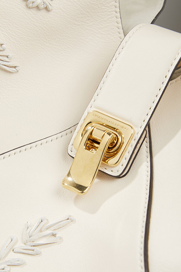 WHITE RAFFIA BAG 7