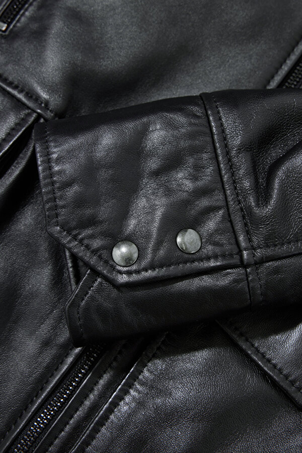 BLACK JACKET 11