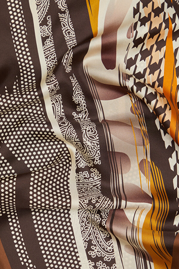 BROWN GEOMETRIC DESIGN TWILL SHAWL 2