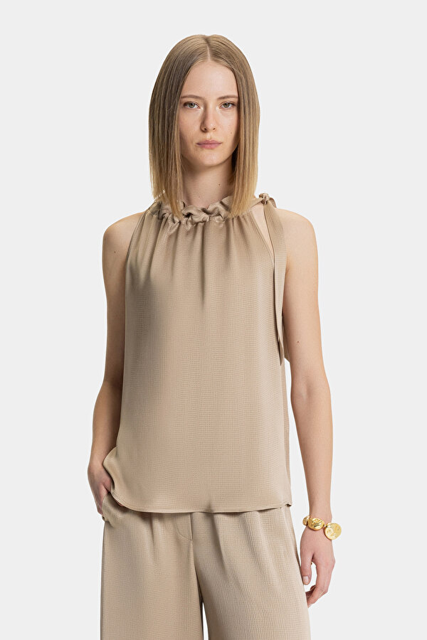 CAMEL BASIC / ROUND NECKLINE SLEEVELESS BLOUSE