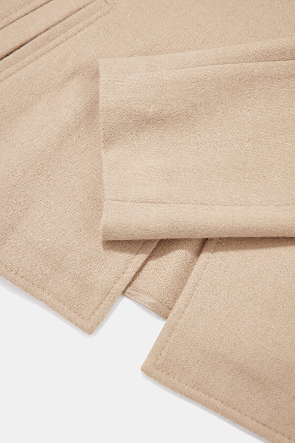 BEIGE JACKET 11