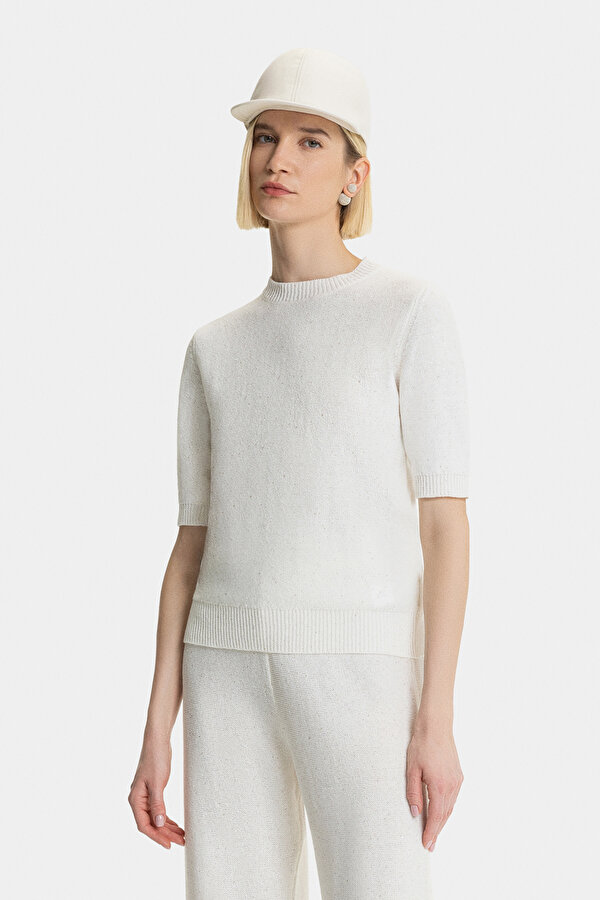WHITE BASIC / ROUND NECKLINE TRICOT