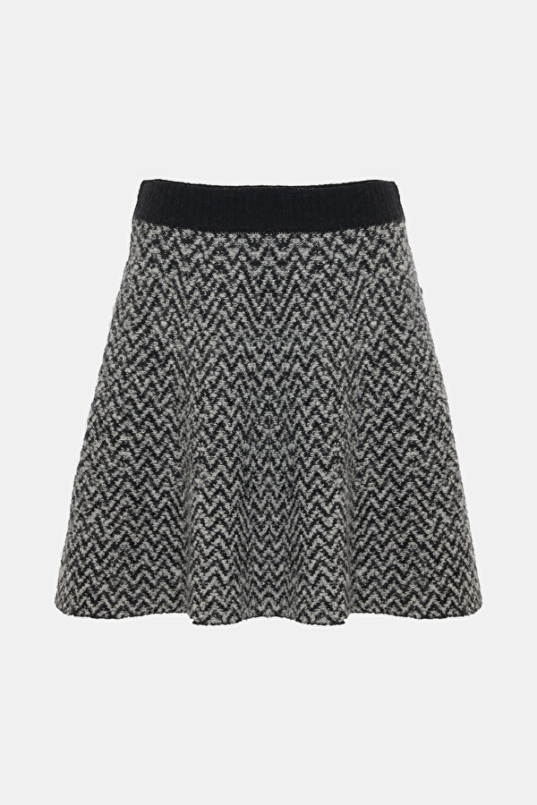 BLACK SKIRT
